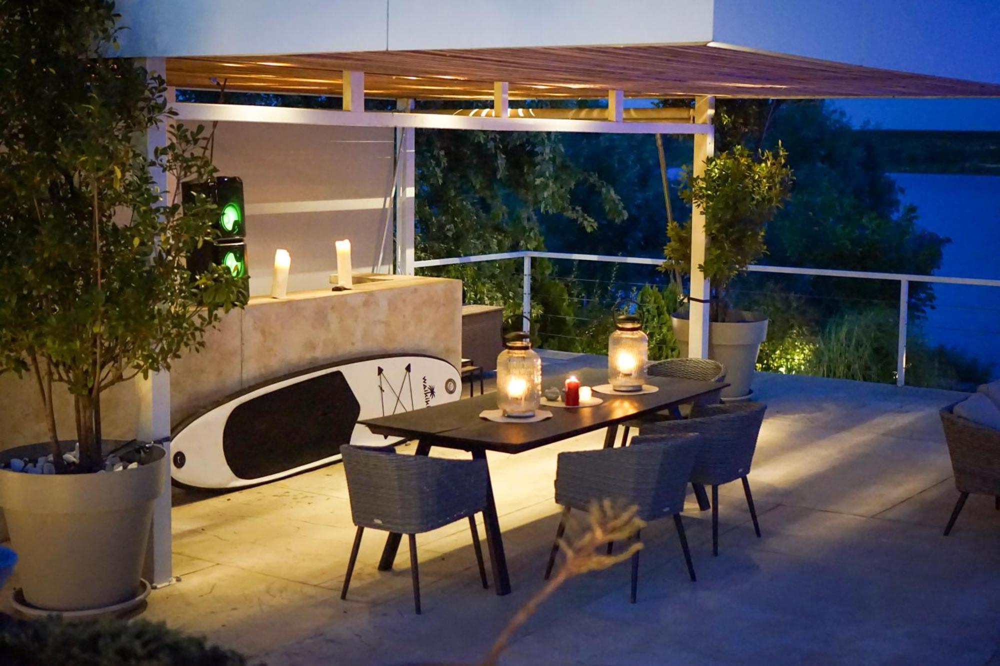 Villa House By Nivo