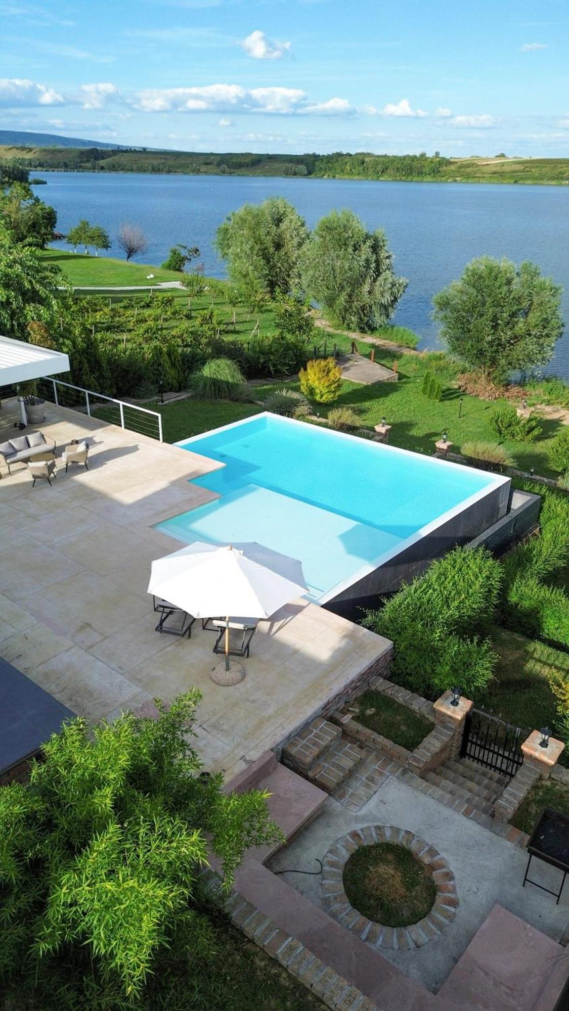 Villa House By Nivo *