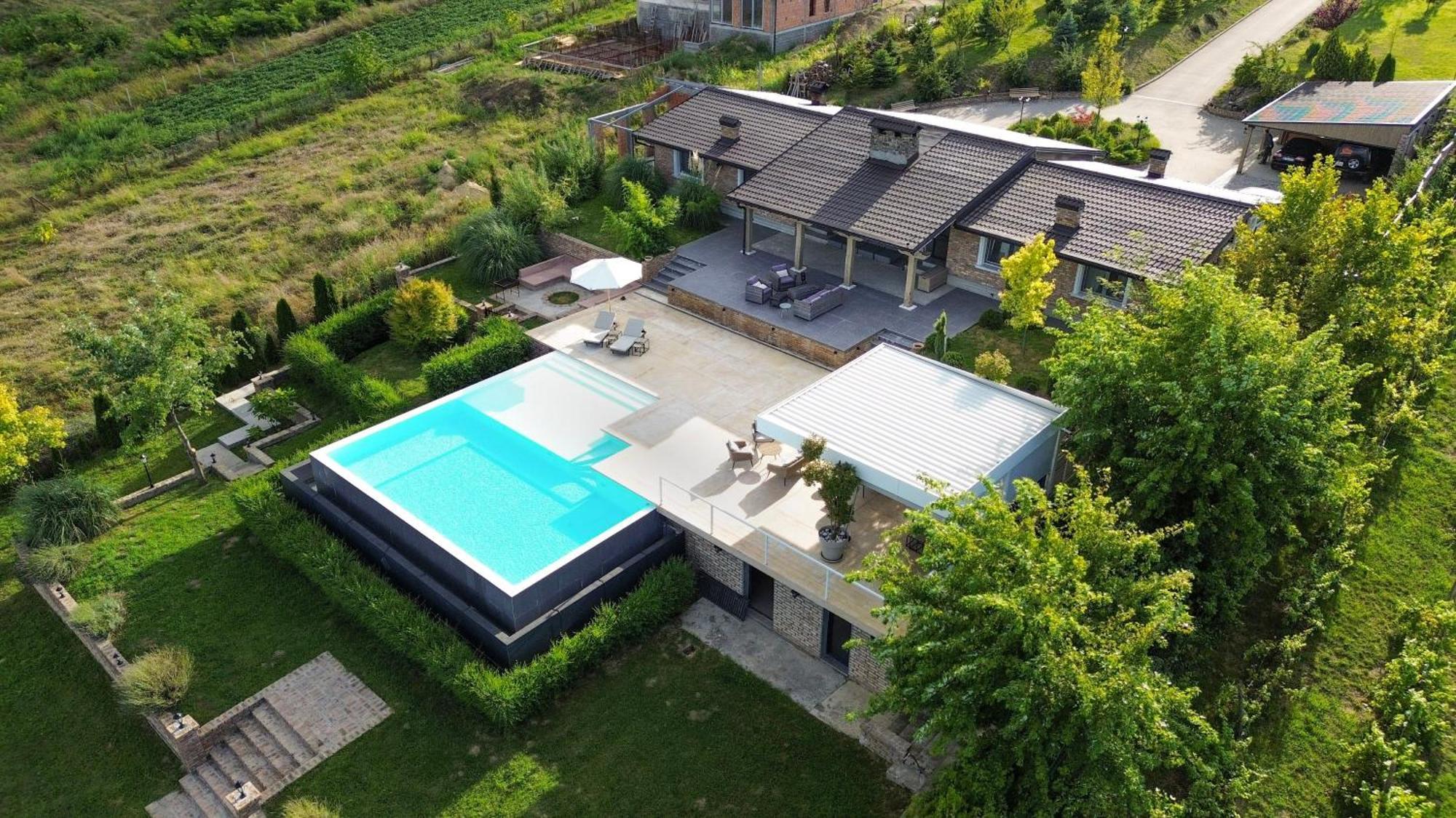 Villa House By Nivo Pavlovci