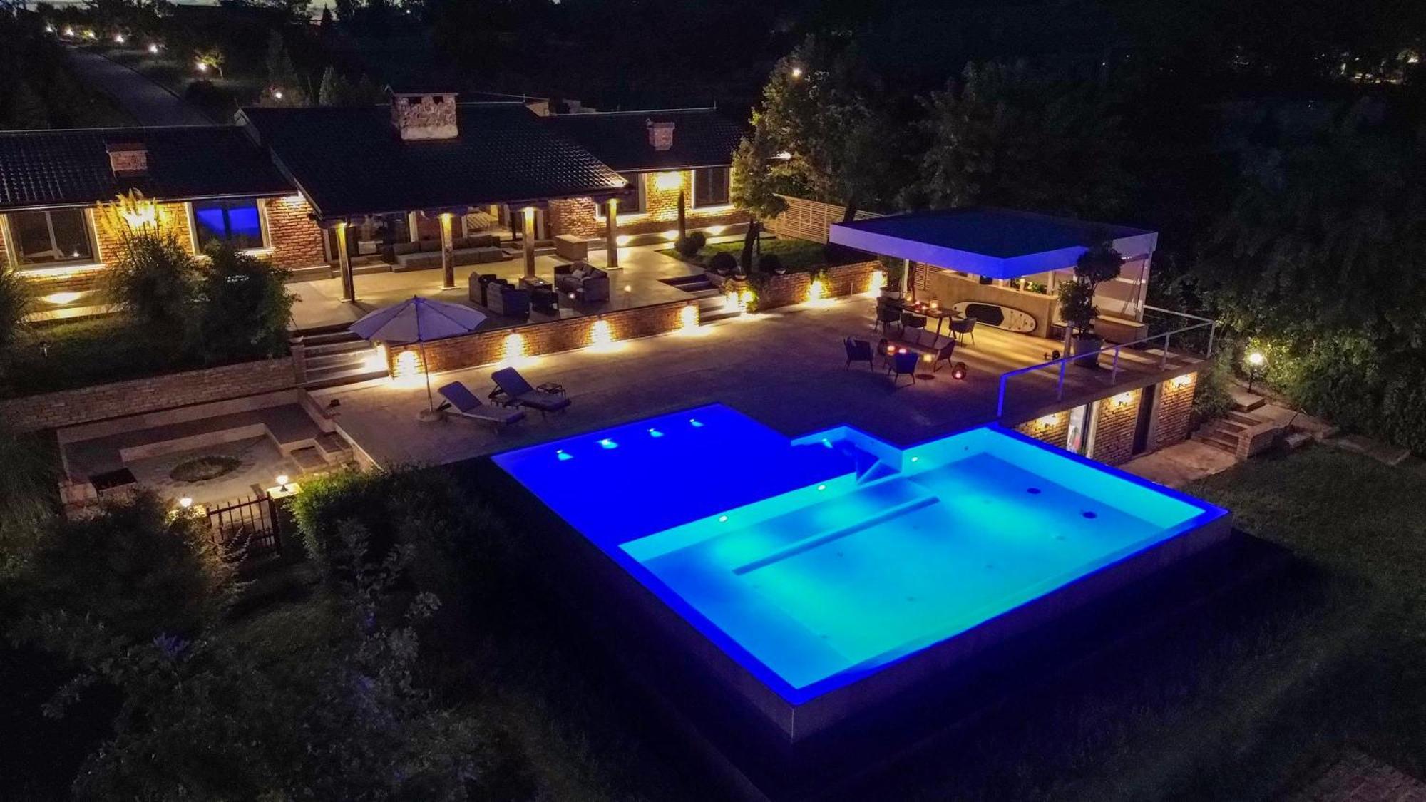 Villa House By Nivo Pavlovci